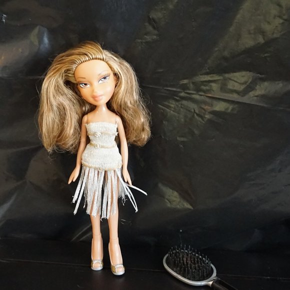 Bratz Yasmin Magic Makeup Doll Dolls Accessories